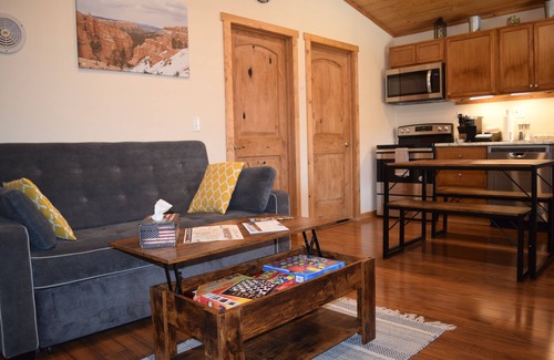 Cannonville Cabin | Quaint and spacious cabin in the heart of Bryce Canyon Country
