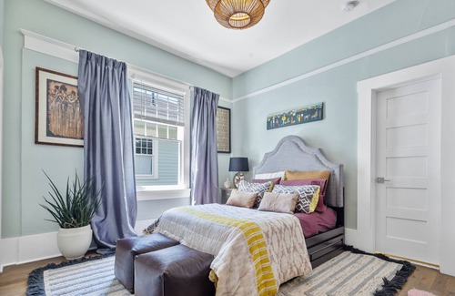 Mebane House | Quaint and Warm 2BR Cottage Close to 85/40, WiFi