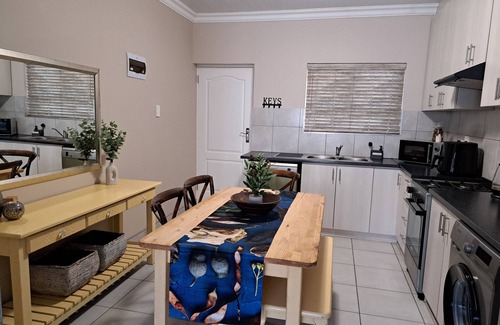 Mossel Bay Apartment | Quaint apartment in charming Diaz Beach