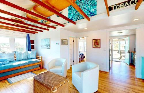 Vilano Beach House | Quaint Beach View St Aug Home - Lasolas