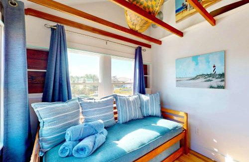 Vilano Beach House | Quaint Beach View St Aug Home - Lasolas