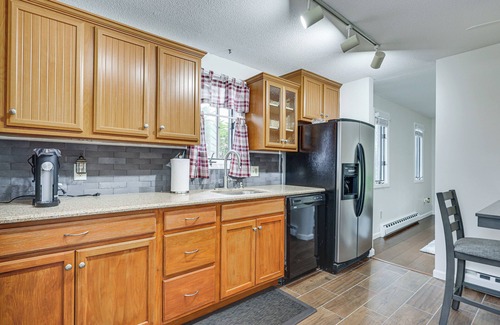 Bristol House | Quaint Bristol Townhome ~ 14 Mi to West Hartford!