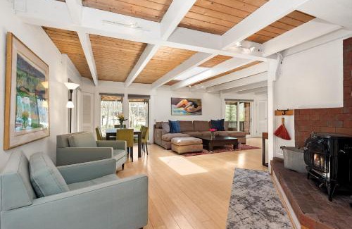 Mountain Valley House | Quaint Budget-friendly Retreat With Aspen Charm