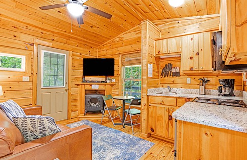 Lake Lure Cabin | Quaint Cabin in Lake Lure