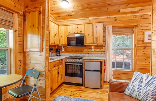 Lake Lure Cabin | Quaint Cabin in Lake Lure