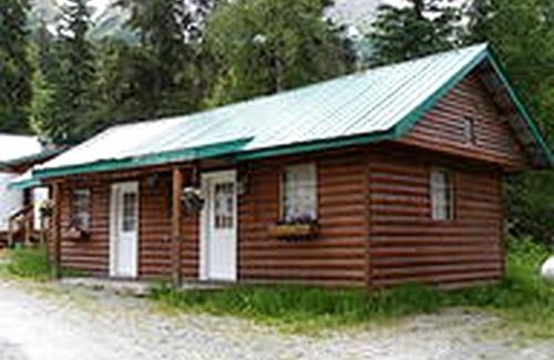 Cooper Landing House | Quaint Cabin Suitable for Four Among Nature in Alaska