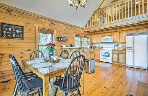 Sweetbriar Farms Cabin | Quaint Cabin w/Deck & Loft: 10 Mi to Lake Lure!
