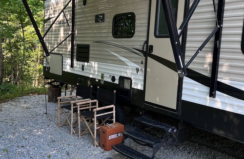 Murrayville House | Quaint camper in a private area with full hook ups!