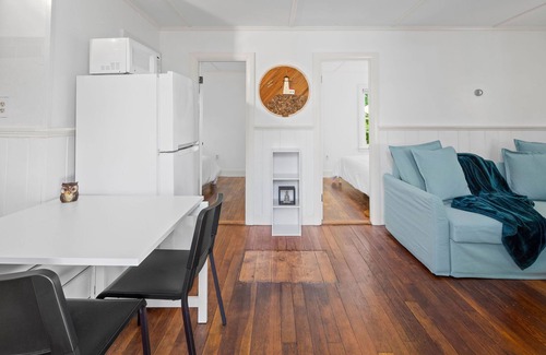 Provincetown Cottage | Quaint Cape Cod Cottage - 5mins to the beach, Galleries and Provincetown fun!