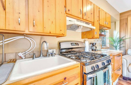 Carmel Woods Condo | Quaint Carmel - Bungalow Close to Beach