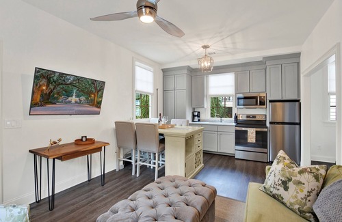 Savannah Victorian District House | Quaint Carriage House, Steps to Forsyth Park, Sleeps 4