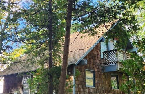 Shelby Cottage | Quaint, charming, CLEAN family cabin on Lake Michigan.