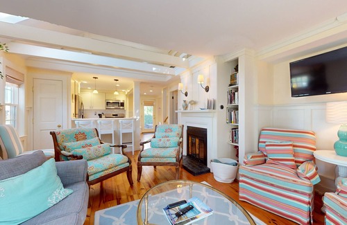 Harwich Port House | Quaint coastal home with fast WiFi, W/D, skylights, and outdoor grilling