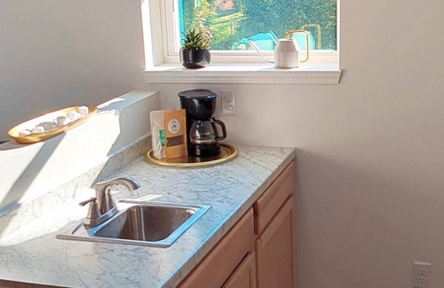 Hidden Valley House | Quaint, comfortable, fully equipped 1 bedroom, 1 bath unit centrally located!