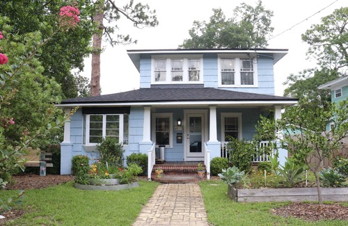 Fairfax House | Quaint, comfortable garden home in the heart of wonderful neighborhoods in Jax!