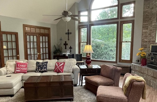 Hattiesburg House | Quaint Cottage Awaits