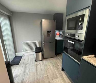 Milford Haven House | Quaint cottage close to Marina