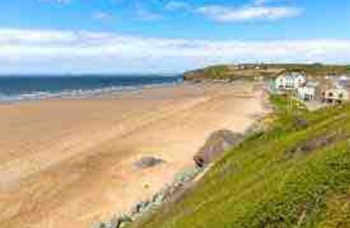 Milford Haven House | Quaint cottage close to Marina