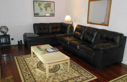 Indianapolis Cottage | Quaint cottage home in scenic Riverside area in heart of Indianapolis