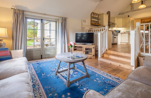 Higham House | Quaint cottage in the middle of a large beautiful private park - Barhams Cartlodge