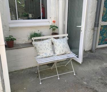 Ventnor House | Quaint cottage in Ventnor with sea views