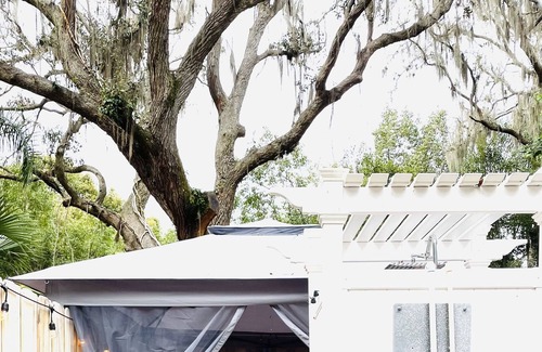 Leesburg Cottage | Quaint Cottage Near The Chain of Lakes.