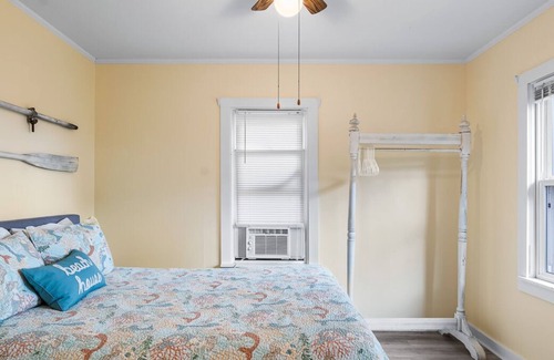 Eureka House | Quaint cottage on west end of beautiful Green Lake WI