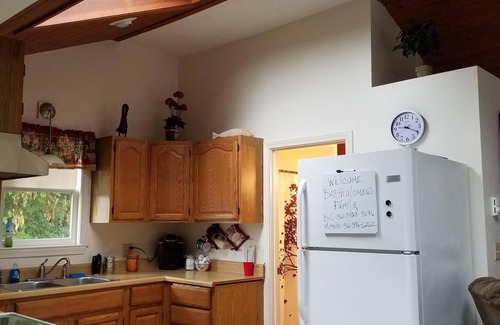 Dracut Cottage | Quaint Cottage right on Long Pond in Dracut Massachsettes. Lake view,