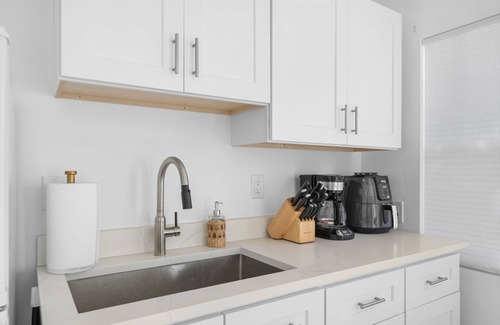 South Middle River Cottage | Quaint cottage in delightful Fort Lauderdale with WiFi and AC