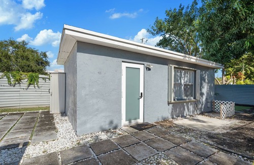 South Middle River Cottage | Quaint cottage in delightful Fort Lauderdale with WiFi and AC