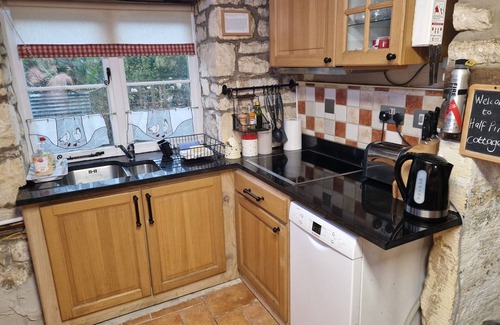 Dudbridge Cottage | Quaint Country cottage with private garden