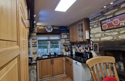 Dudbridge Cottage | Quaint Country cottage with private garden