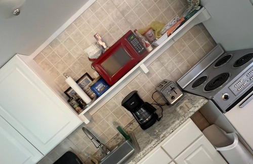 Oak Harbor Cottage | Quaint, Cozy Cottage- A 3 Minute Walk to the Beach!