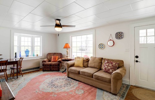 Jefferson House | Quaint & Cozy Jefferson Retreat w/ Spacious Yard