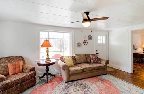 Jefferson House | Quaint & Cozy Jefferson Retreat w/ Spacious Yard