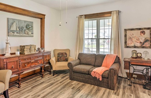 Lorain Apartment | Quaint & Cozy Retreat < 1 Mi to Lakeview Park