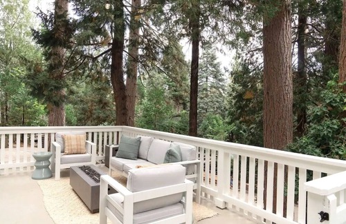 Blue Jay Cabin | Quaint Designer 2-bedroom cabin in Lake Arrowhead