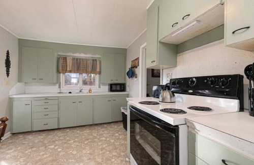 Brookline Station Other | Quaint farmhouse near airport/BBAllison Sports Town