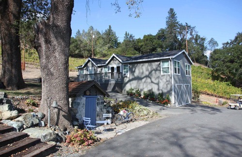 St. Helena Other | Quaint Farmhouse with Vineyard Views