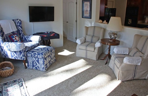 St. Helena Other | Quaint Farmhouse with Vineyard Views