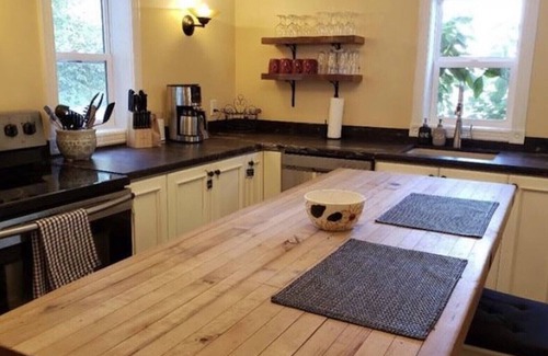 Bracebridge Cottage | Quaint Home on Shier