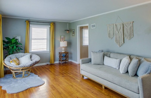 Tower Homes House | Quaint Kansas City Vacation Rental w/ Backyard!