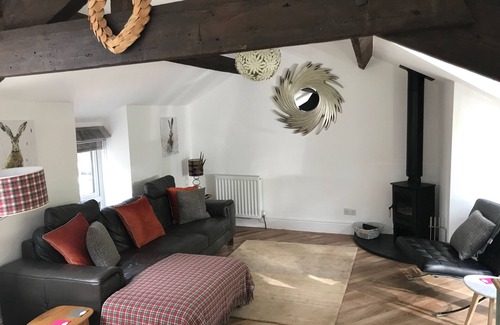 Bowness-on-Windermere Cottage | Quaint Lakeland Detached 2 bed cottage With Garden Views of Lake Windermere