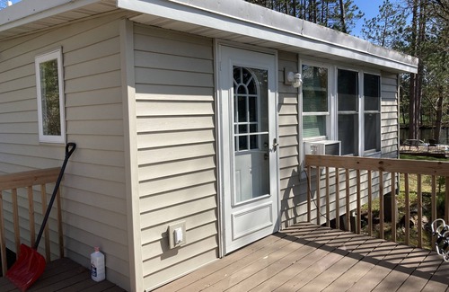 Hayward Cabin | Quaint lakefront cabin