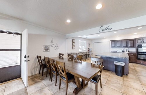 Laketown House | Quaint lakefront home with serene views and private beach access