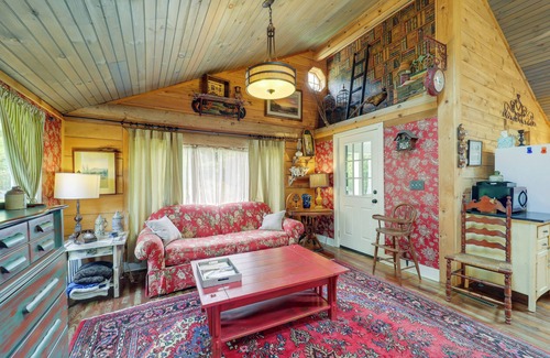Lenoir Cabin | Quaint Lenoir Cabin w/ Mountain Views & Fire Pits!