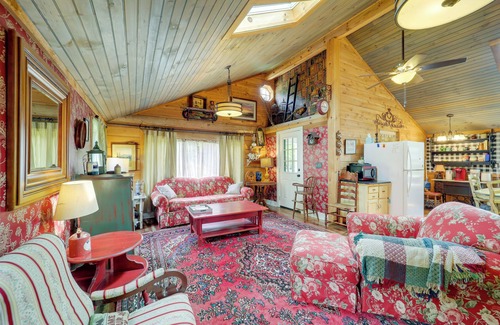 Lenoir Cabin | Quaint Lenoir Cabin w/ Mountain Views & Fire Pits!