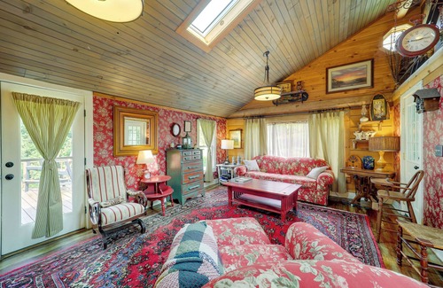Lenoir Cabin | Quaint Lenoir Cabin w/ Mountain Views & Fire Pits!
