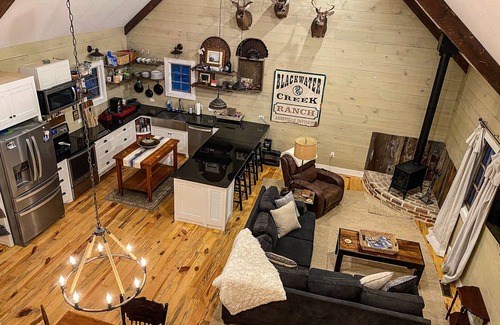 Etta Cabin | Quaint Little Cabin with a view.