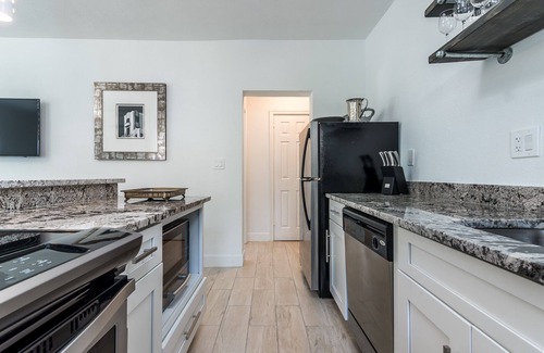 Delray Beach Villa | Quaint Luxury 1/1 Villa with HEATED Pool-BEST LOCATION- walk to everything!